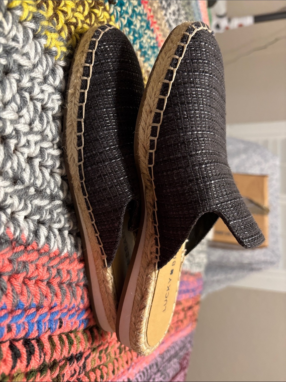 BEAUTIFUL Lucky Brand Black Woven Slip-On Mules Sz 6 - Picture 6 of 9
